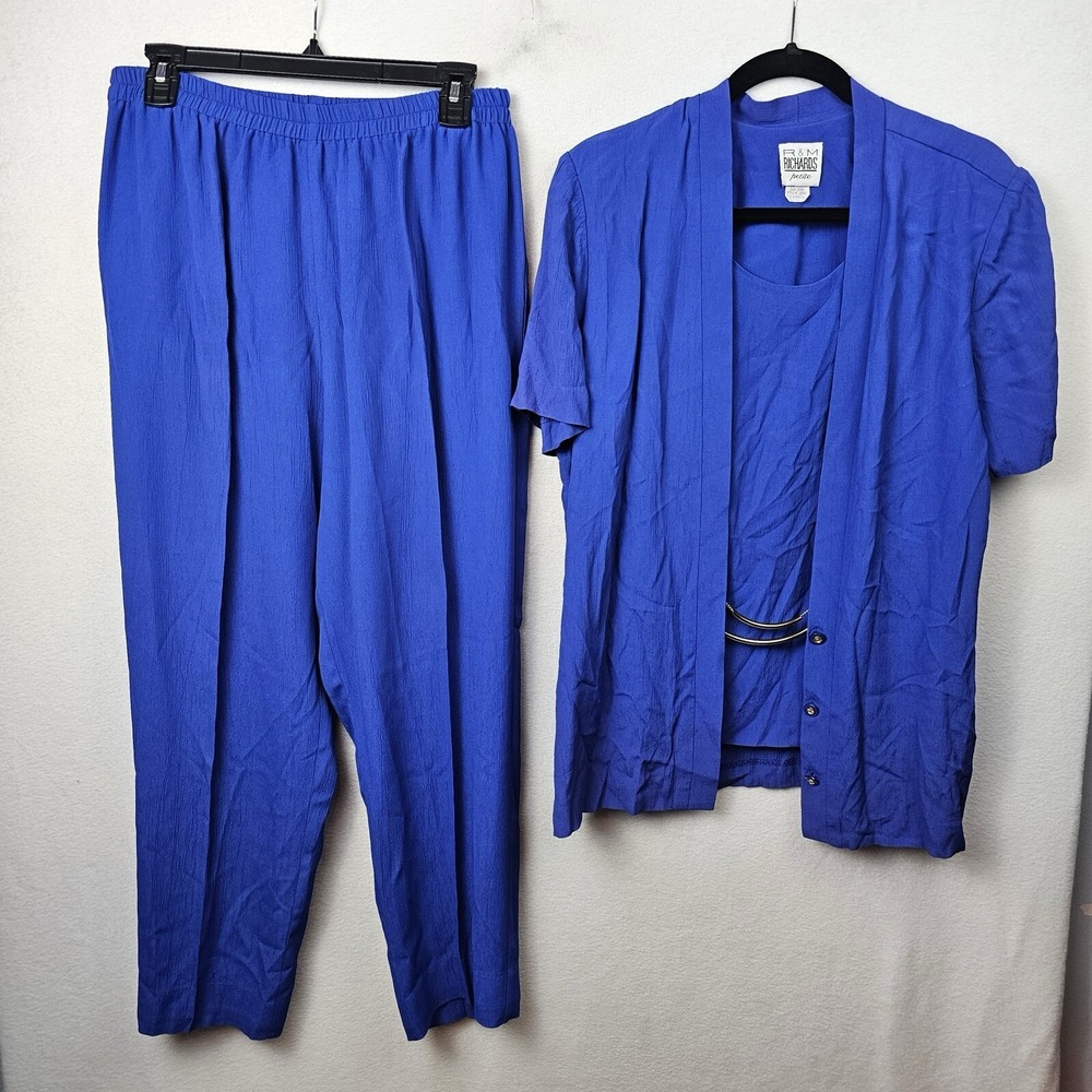 R & M Richard's Suit Woman's Size 12P Blue Short Sleeve Top Pants Set Vintage